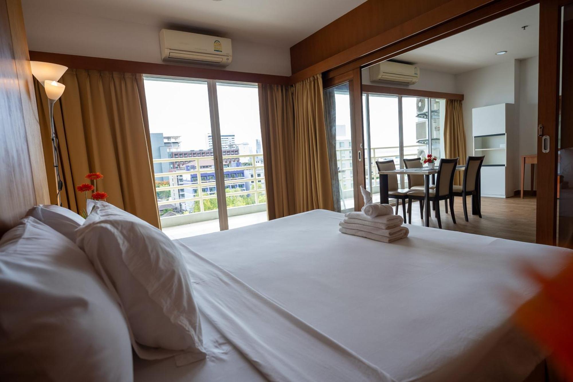 Hotel Vtsix At View Talay 6 Pattaya Exterior foto