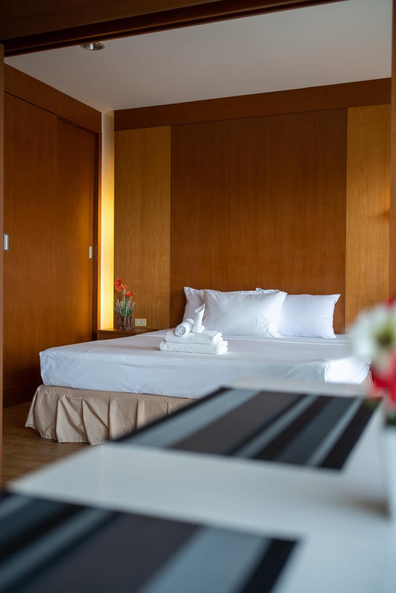 Hotel Vtsix At View Talay 6 Pattaya Exterior foto