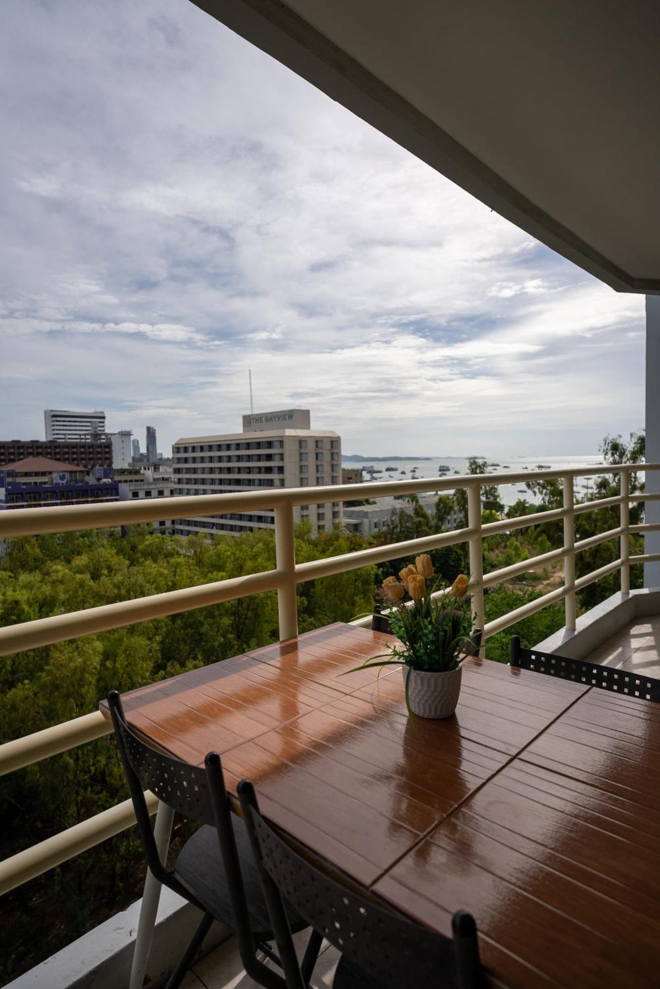 Hotel Vtsix At View Talay 6 Pattaya Exterior foto