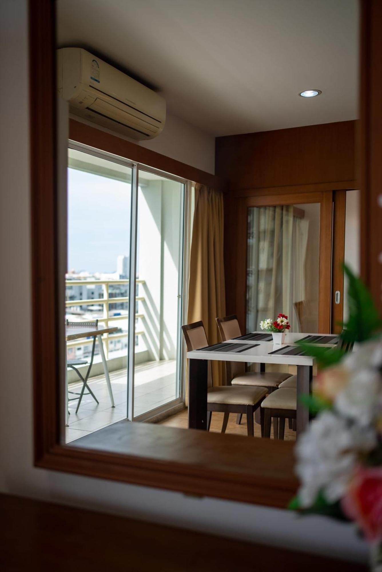 Hotel Vtsix At View Talay 6 Pattaya Exterior foto