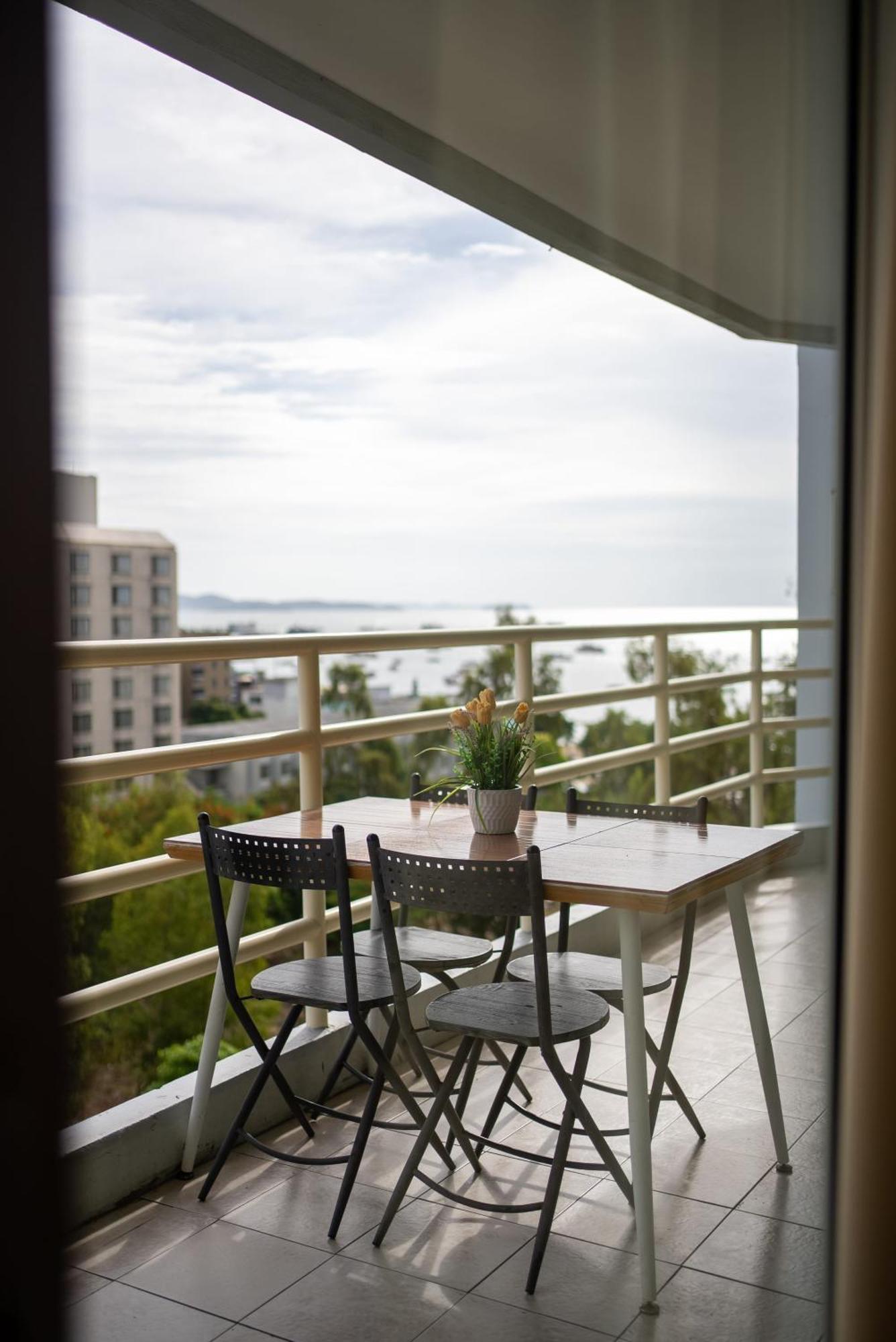 Hotel Vtsix At View Talay 6 Pattaya Exterior foto
