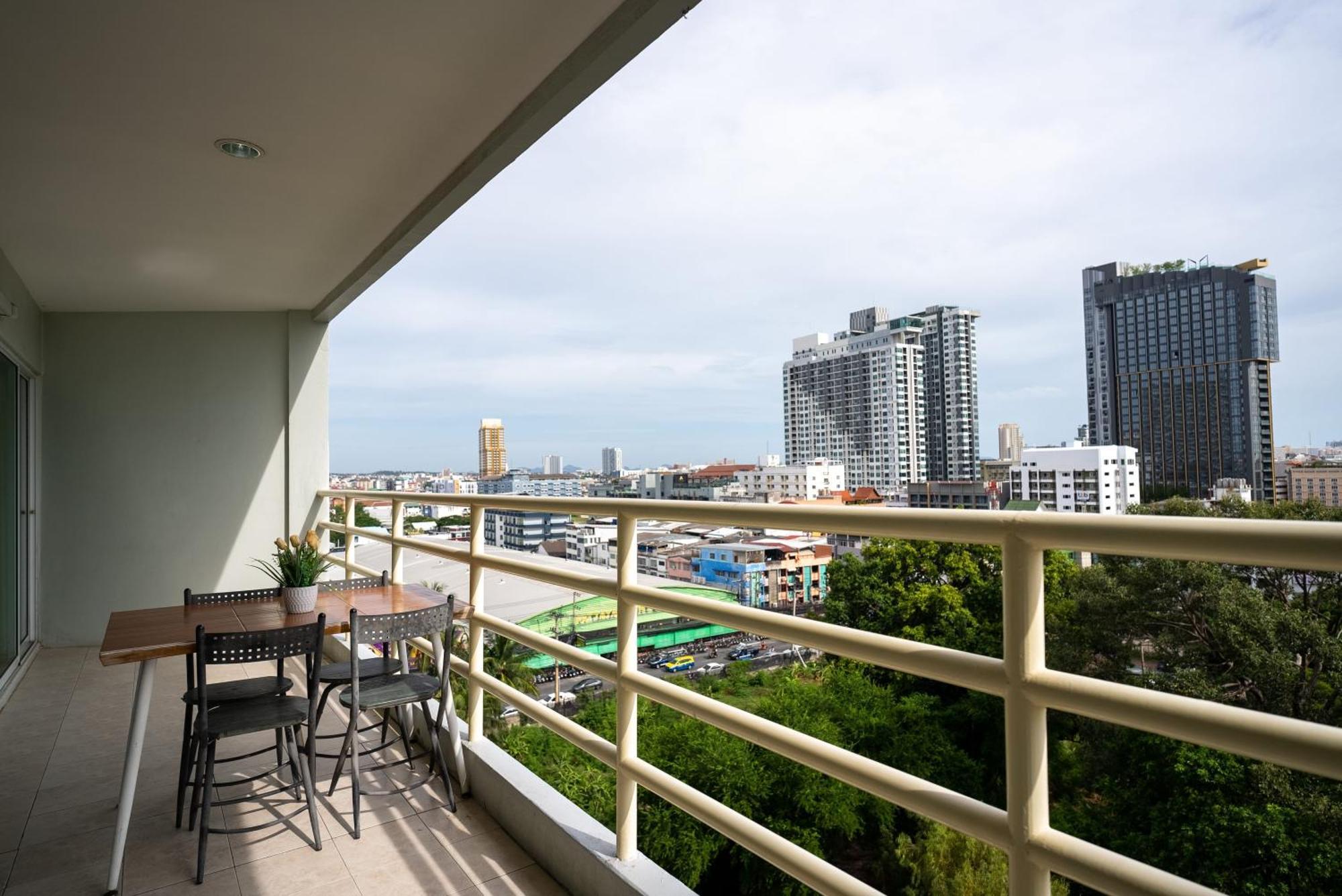 Hotel Vtsix At View Talay 6 Pattaya Exterior foto